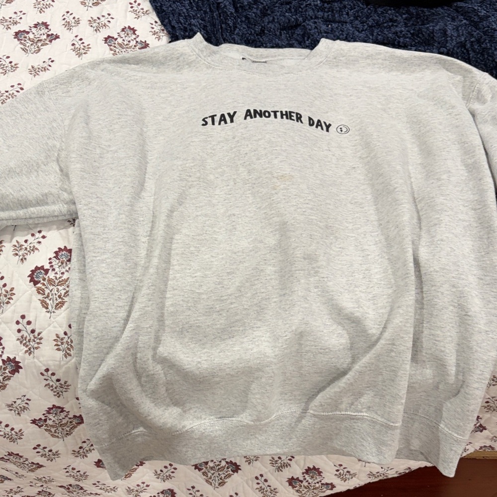 Gildan Light Gray Crewneck Sweater